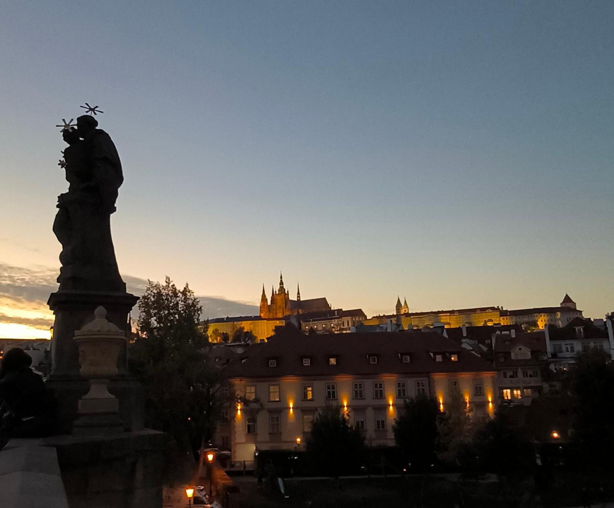 Valentinka Minutes Away From Charles Bridge Apartment Prague Exterior photo